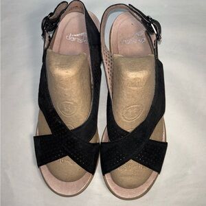 Dansko Women's Size 40 US 9 or 9.5 Soft Black Leather Wedge Sandals Gently Used